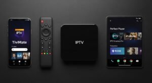 Comparação visual das interfaces das melhores aplicações de IPTV para Android, mostradas num telemóvel, TV box e tablet.
