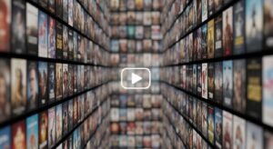 Galeria infinita de posters de filmes e séries, ilustrando a vasta biblioteca on-demand disponível.